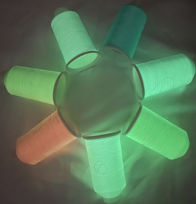Polyester Lśniąca przędza błyszcząca nitka haftowa błyszcząca w pomieszczeniach błyszcząca w ciemności
