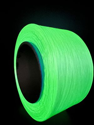 zielone Glow Yarn For Crocheting 8 godzin Glowing Time Bezpieczne dla skóry