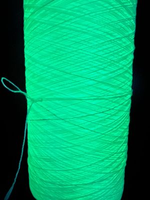 zielone Glow Yarn For Crocheting 8 godzin Glowing Time Bezpieczne dla skóry