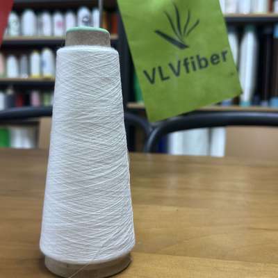 Wszechstronna, rozpuszczalna w wodzie nić do tymczasowego szycia i czystych wykończeń. Rozpuszczalna w zimnej wodzie, w naturalnym kolorze.